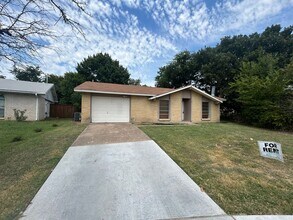 318 Glendale Dr in Grand Prairie, TX - Building Photo - Building Photo