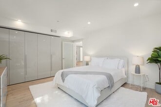 8210 Fountain Ave in West Hollywood, CA - Building Photo - Building Photo