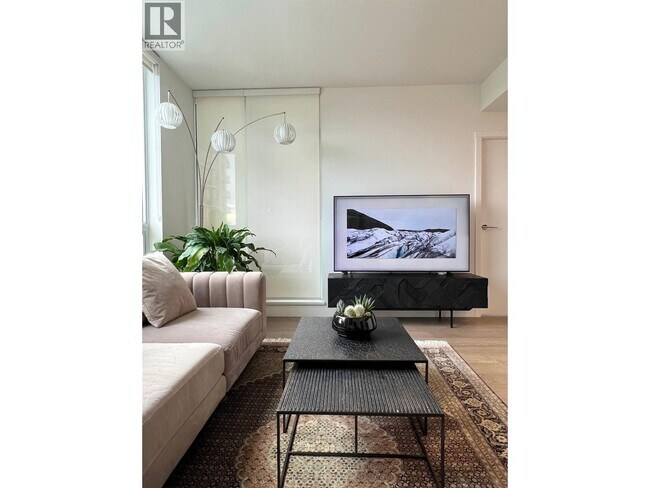 1675 Lions Gate Ln in North Vancouver, BC - Building Photo - Building Photo