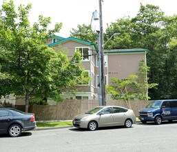 The Discovery Apartments in Seattle, WA - Building Photo - Building Photo