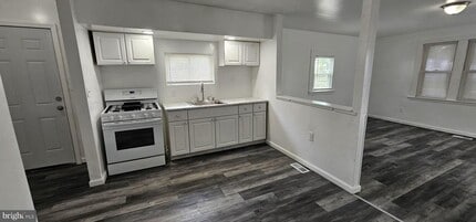 109-11 N Burlington St in Gloucester City, NJ - Building Photo - Building Photo