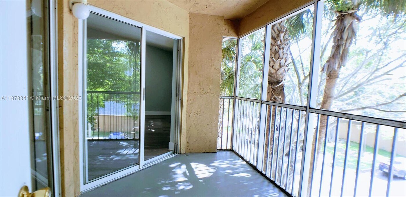 4045 W McNab Rd in Pompano Beach, FL - Building Photo
