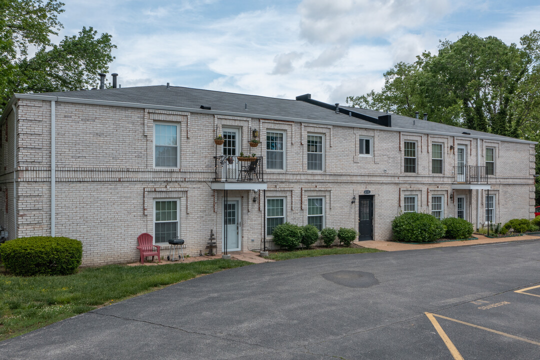 Chateau De Ville Condominiums in St. Louis, MO - Foto de edificio