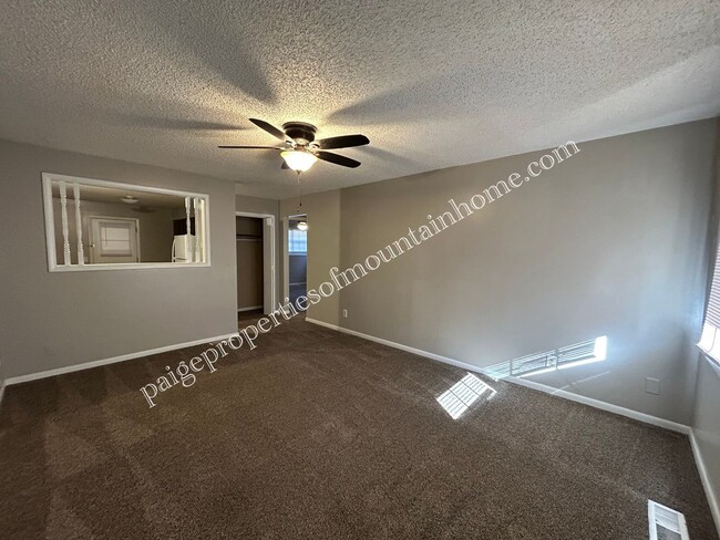 705 Winchester St-Unit -705 Winchester St in Flippin, AR - Foto de edificio - Building Photo