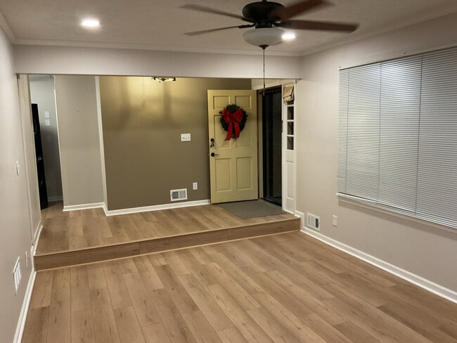 215 Thornton Dr in Fayetteville, GA - Building Photo - Building Photo