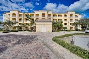 38 Harbour Isle Dr E in Fort Pierce, FL - Building Photo