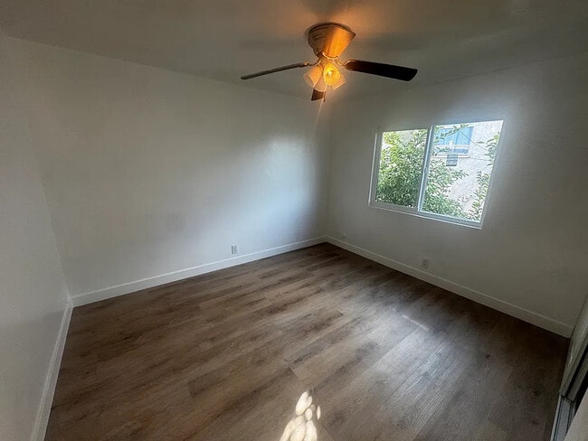 1499 W 35th Pl, Unit 1499 W 35th Pl #4 in Los Angeles, CA - Foto de edificio - Building Photo