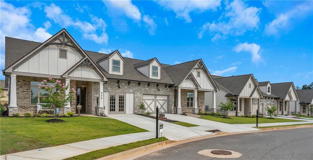 435 Reserve S Dr in Johns Creek, GA - Foto de edificio