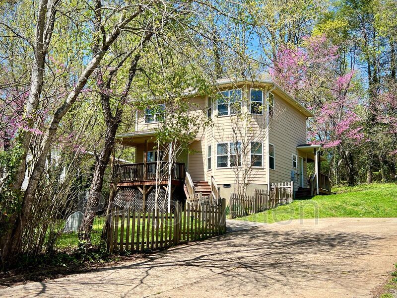 26 Merion Dr in Asheville, NC - Building Photo