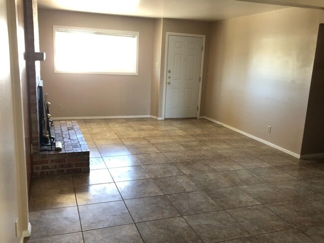 5800 Bobwhite Ave in El Paso, TX - Building Photo - Building Photo