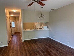 545 Woodcrest Dr in Mundelein, IL - Building Photo - Building Photo