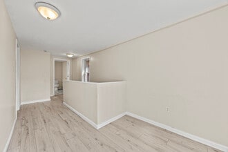 16 School St, Unit Front Unit in West Seneca, NY - Building Photo - Building Photo