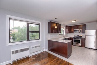 6805 N Ridge Blvd in Chicago, IL - Building Photo - Building Photo