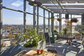 The Danforth in Seattle, WA - Foto de edificio - Building Photo