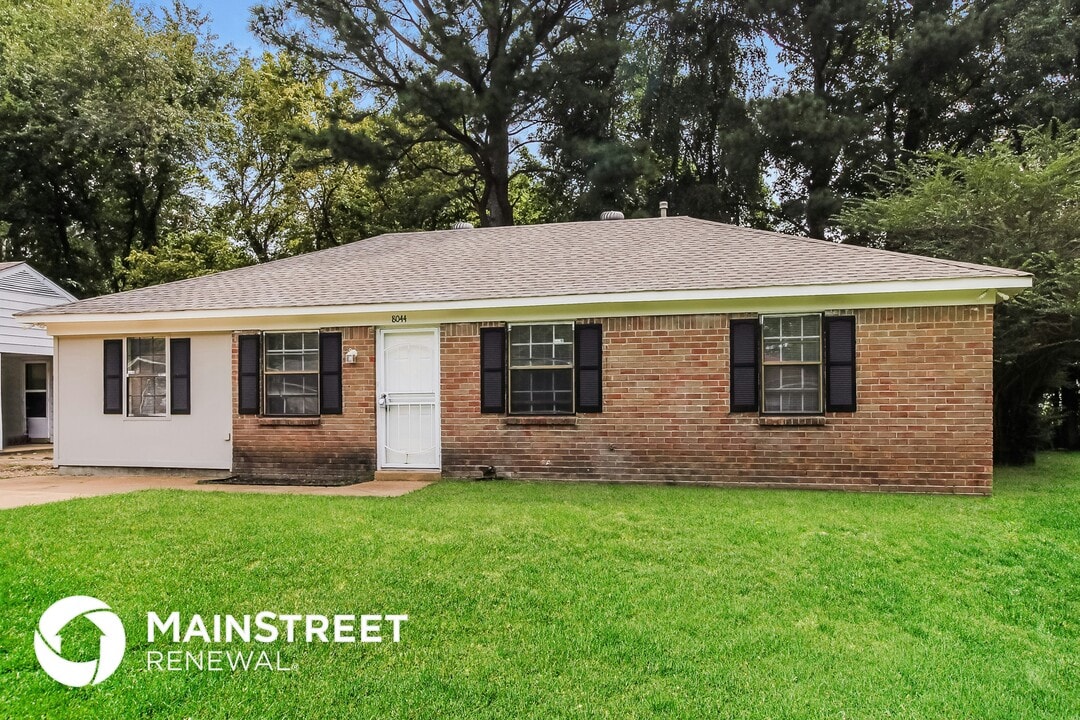 8044 Jamesbrook Dr in Southaven, MS - Building Photo