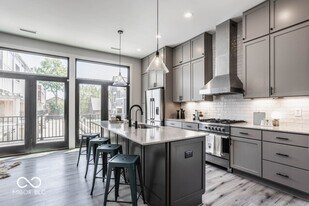 1561 College Ave in Indianapolis, IN - Building Photo