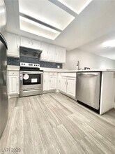 6250 W Flamingo Rd, Unit 103 in Las Vegas, NV - Building Photo - Building Photo