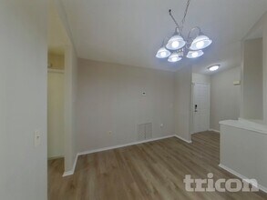 1203 70th Dr E in Sarasota, FL - Foto de edificio - Building Photo