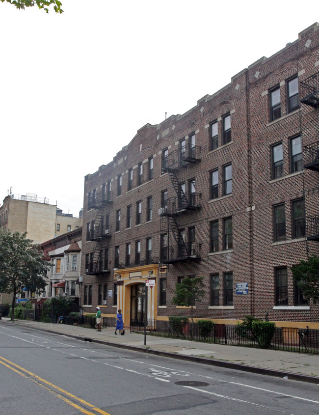 Yarde Glenda in Brooklyn, NY - Foto de edificio - Building Photo