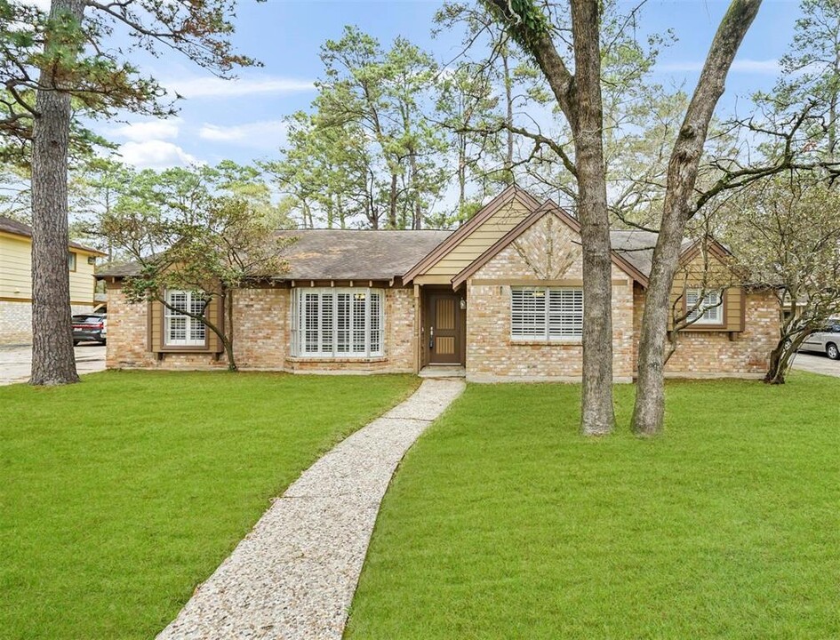 12030 Gardenglen Dr in Houston, TX - Building Photo