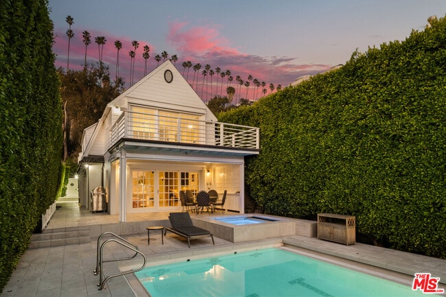 property at 501 Palisades Beach Rd