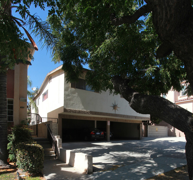 627 E Magnolia Blvd in Burbank, CA - Foto de edificio - Building Photo
