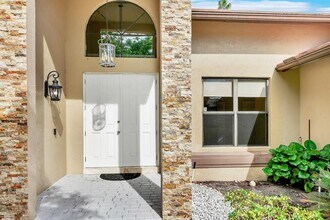 645 NW 102nd Ave in Coral Springs, FL - Foto de edificio - Building Photo