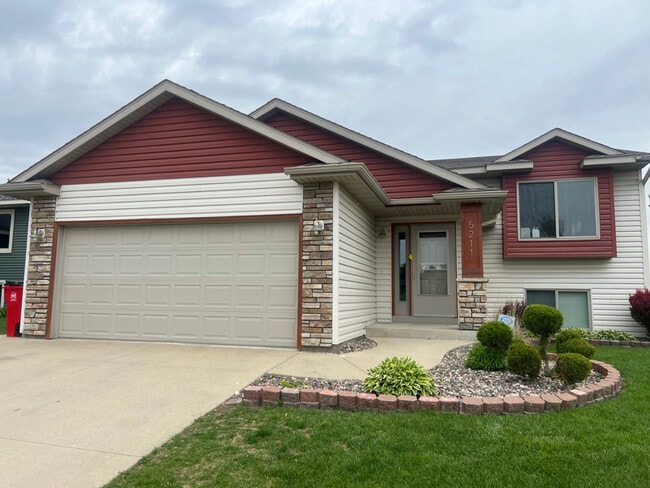 property at 5211 Castleview Dr NW