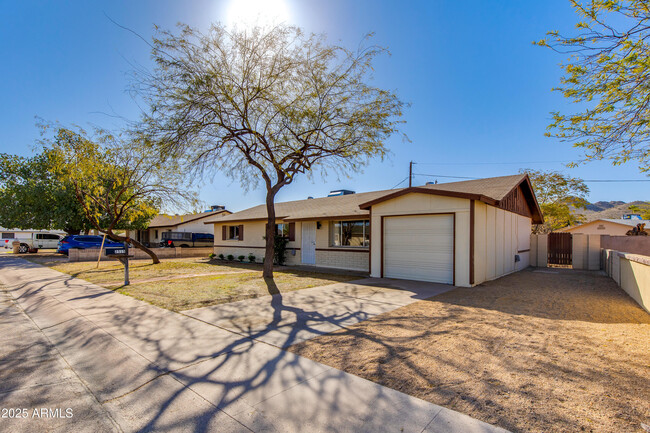2515 E Karen Dr in Phoenix, AZ - Foto de edificio - Building Photo