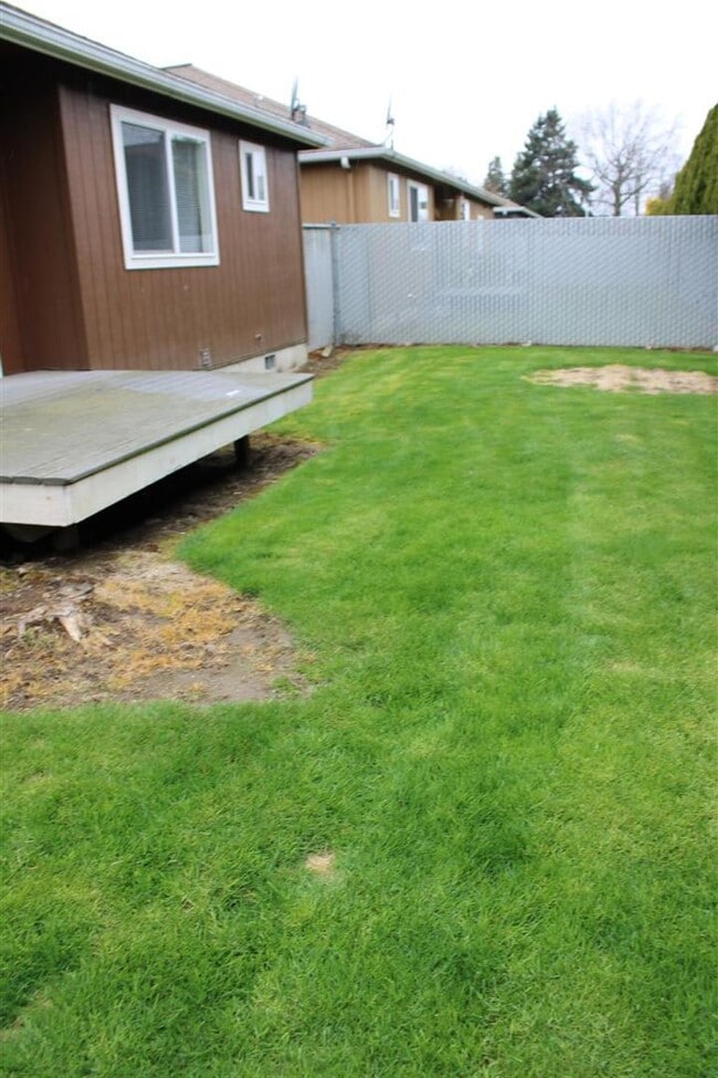 755-757-757 Peterson Rd in Burlington, WA - Building Photo - Building Photo