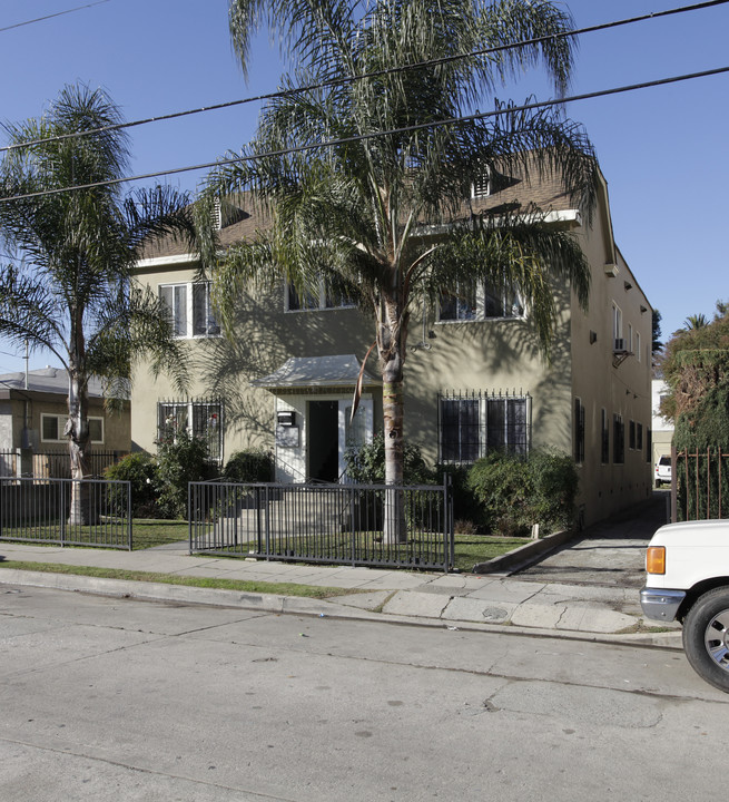 521 N Madison Ave in Los Angeles, CA - Building Photo