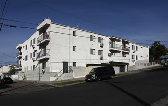 5740 Fayette St in Los Angeles, CA - Building Photo - Building Photo