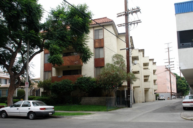 1650 Bentley Ave in Los Angeles, CA - Building Photo - Building Photo