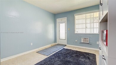 28 NW 170th St in North Miami Beach, FL - Building Photo - Building Photo