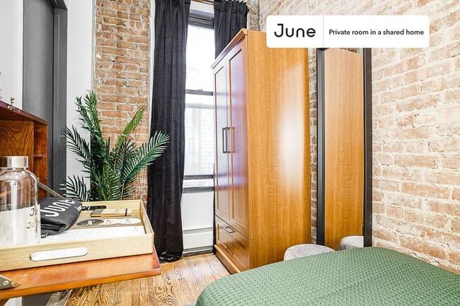 Room in Shared 4 bed/2 bath home in New York, NY - Building Photo - Building Photo