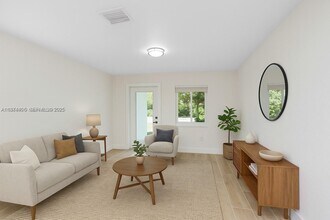 990 NE 159th St in North Miami Beach, FL - Building Photo - Building Photo