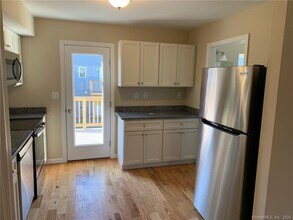 27 Tridell Dr, Unit 46 in Southington, CT - Foto de edificio - Building Photo