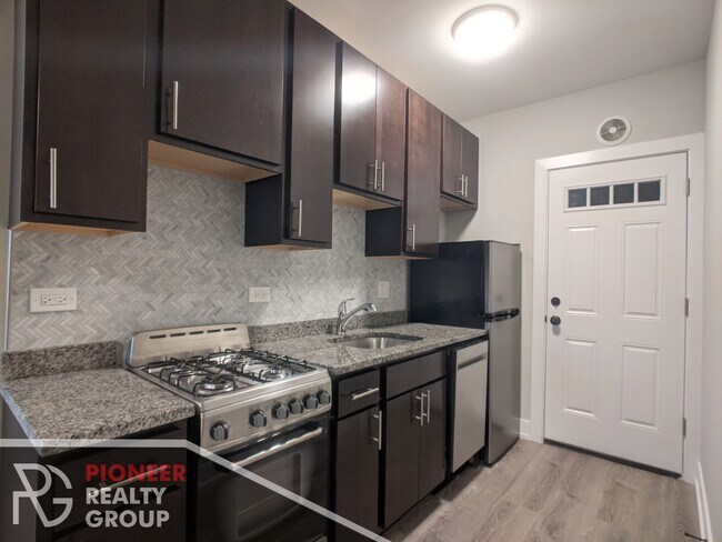 709 W Brompton Ave, Unit #709-39