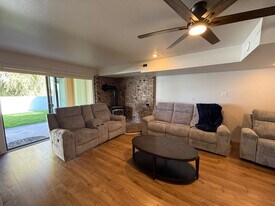 3404 W 46th Ave in Kennewick, WA - Building Photo