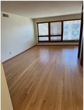 The Mayflower Apartments in Whitefish Bay, WI - Foto de edificio - Building Photo