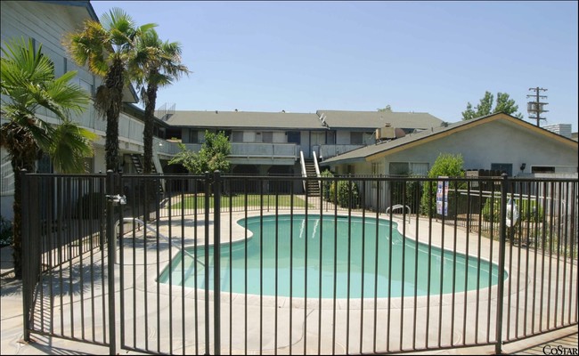 Cornerstone Apartments in Fresno, CA - Foto de edificio - Building Photo