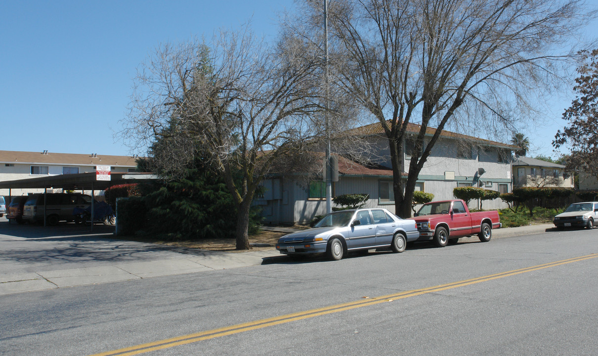 6956 Church St in Gilroy, CA - Building Photo