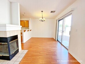 198 Chadwell Ct in Henderson, NV - Building Photo - Building Photo