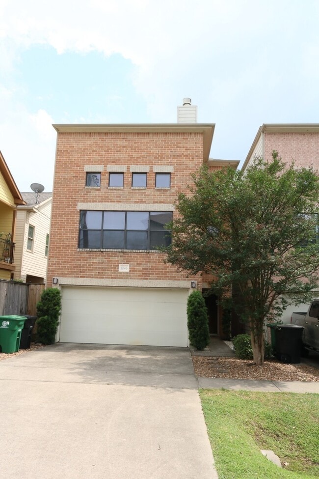 property at 1046 W 25th St