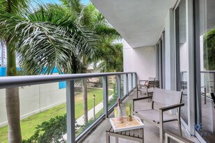 2602 E Hallandale Beach Blvd in Hallandale Beach, FL - Building Photo