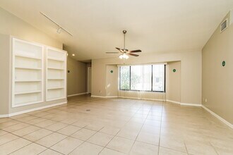 2126 SW 14th Ave in Cape Coral, FL - Foto de edificio - Building Photo