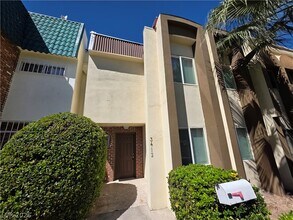 3412 Townhouse Dr in Las Vegas, NV - Building Photo - Building Photo