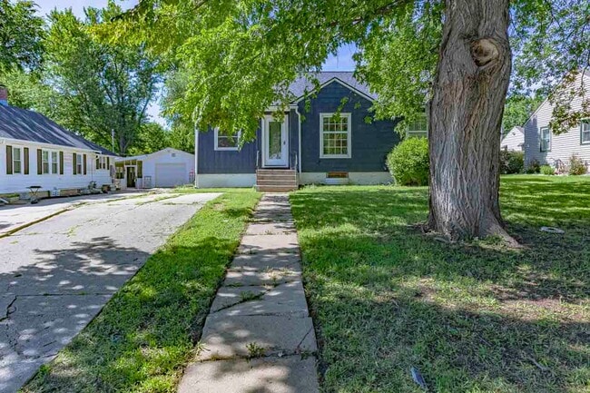 437 W Elm St in Junction City, KS - Building Photo - Building Photo