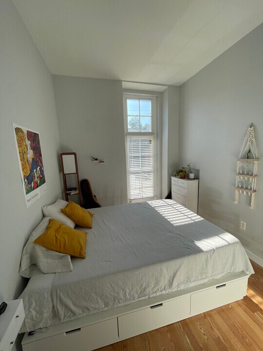 1013 St Paul St, Unit 1B Photo