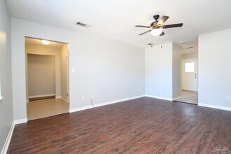 7642 Sandy Creek Dr in Pensacola, FL - Building Photo - Building Photo